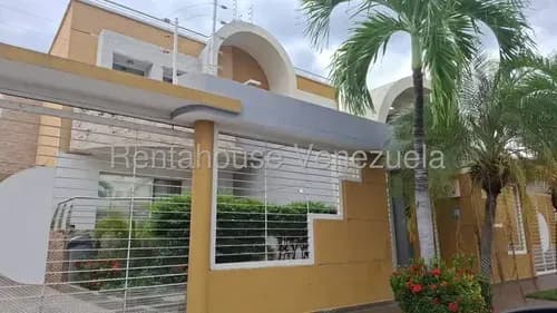En Venta Espectacular Casa Amoblada Y Equipada En Urb. Andres Bellos, Lista Para Mudarse. 26-92 More