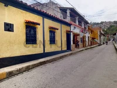 EN VENTA LOCAL COMERCIAL EN EL HATILLO, IDEAL PARA RESTAURANTE O NEGOCIO