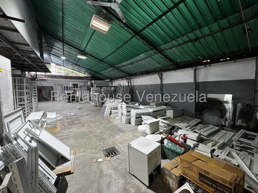 Comercial (Galpon - Deposito) en Alquiler en Chuao, Distrito Metropolitano