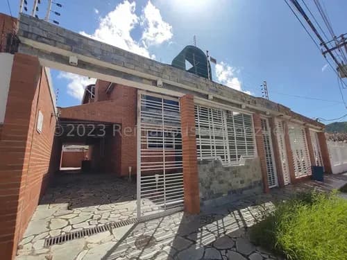 Bella Casa Tipo Townhouse En Venta Ubicada En Turmero Urb San Pablo Db 25-15603