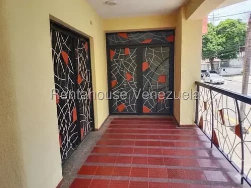 Rentahouse Te Ofrece Local Comercial En Zona De Alto Tránsito Al Norte De Valencia 26-18835 Sp