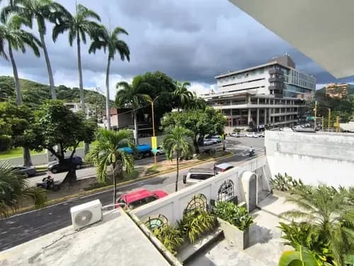 Casa De Uso Comercial En La Viña Diagonal Al C.c Concepto La Viña G.g 300720