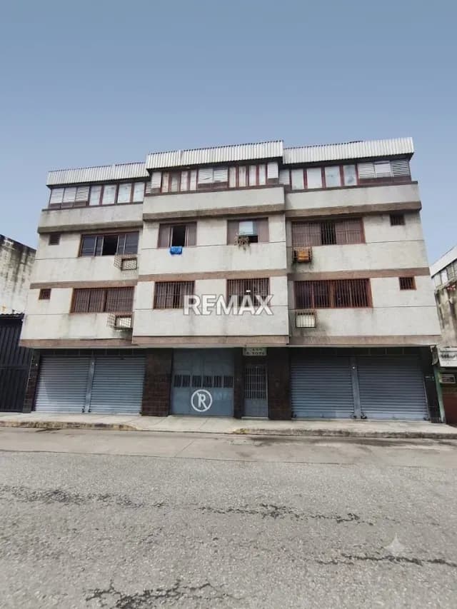 EN VENTA EDIFICIO COMERCIAL DE CUATRO PISOS EN ZONA CENTRO DE MARACAY CALLE PAEZ