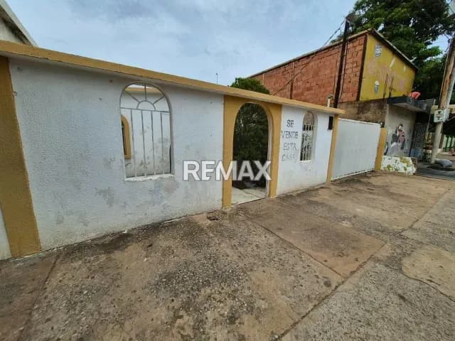 Amplia casa en venta con local comercial en Sur América, San Francisco