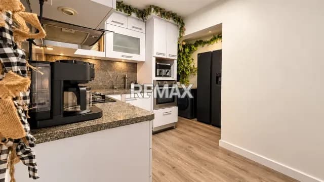 Apartamento en venta en Los Dos Caminos con vista panorámica al Ávila