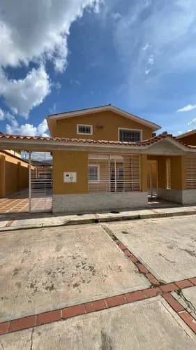 Venta De Casa Duplex Totalmente Moderna. Urbanización, San Omero. La Victoria. Edo. Aragua