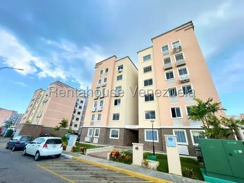 Yolmar Mendoza Alquila Lujoso Y Acogedor Apartamento Amoblado Al Este De Barquisimeto, Cód. 26-14799, Completamente Remodelado, Pisos De Porcelanatos.