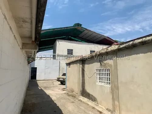 * Galpón Con Ubicación Potencial En Venta Al Este De Barquisimeto. Cód. 25-9608, Paredes De Bloque Con Friso Rústico, Techo De Acerolit. Hector Malavé.