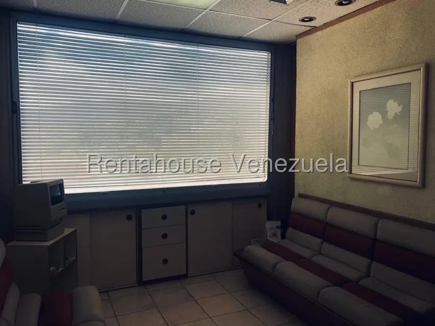 Comercial (Oficina) en Alquiler en Santa Paula, Distrito Metropolitano