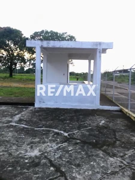 Venta de Terreno con Galpón y fabrica de cartones de huevo. *Ubicada* en la Zona Industrial de La Fría. Edo. Táchira.