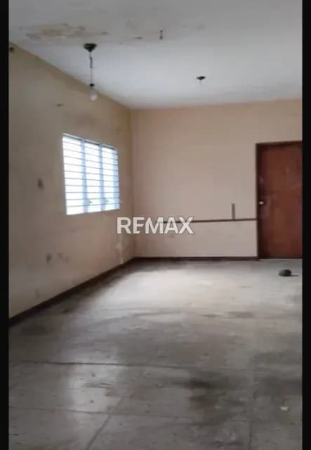 Casa comercial en dr quintero con 3 locales
