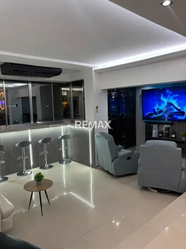 APARTAMENTO AMOBLADO Y ACTUALIZADO EN AV DELICIAS
