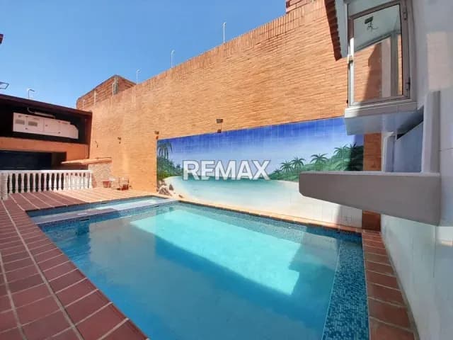 EN VENTA POSADA LISTA PARA OPERAR CON UNA UBICACIÓN PRIVILEGIADA EN PLENO CORAZON DE TUCACAS