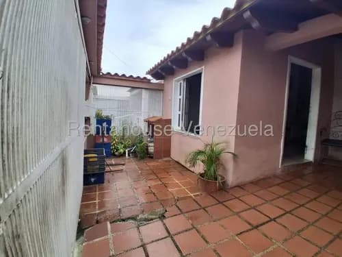 Diana Blanco Vende Hermosa Y Amplia Casa Duplex En Cabudare, Ideal Para Quien Busca Comodidad, Seguridad Y Una Ubicación Estratégica.