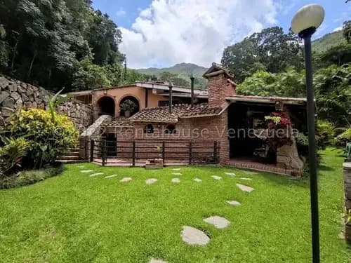 Jip 25-15535. Rent-a-house Vende Amplia Y Versátil Casa Quinta De 1266mts2, 5hab, 5 Baños Ubicada En Zona Norte De La Ciudad De Maracay, Edo Aragua