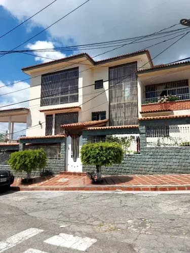 Casa De 7 Hab 5 Baños 8 Puestos Tanque 65.000 Lts 2 Cocinas