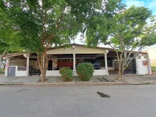 Casa Para Actualizar En Urb. Brisas De Juan Griego Isla De Margarita Estado Nueva Esparta, Venezuela