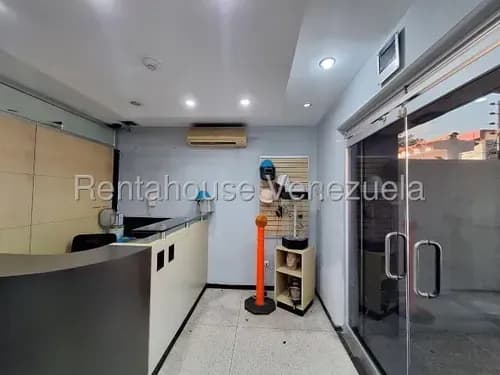 Daniela Linarez Alquila Excelente Edificio Comercial De 586 M2 Con 3 Baños, Distribución Óptima Y Versátil Para Cualquier Actividad Económica, En El Centro-este Barquisimeto