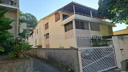 Ls Vende Apartamento P H Alta Florida Calle Cerrada