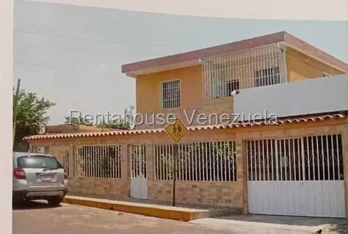 %% Maria Elena Oropeza %% Vende De Oportunidad Amplia Casa (duplex) 342 M2/ Para Uso Comercial O Residencial / Conexión Directa A Las Av Principales De La Ciudad / En Zona Este, Lara#26-13256/