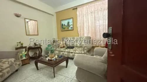 Jip 26-7213. Rent-a-house Vende Comodo Apartamento De 95 Mts2, 3 Hab, 2 Baños, 2 P/e Y Cocina Para Remodelar A Su Gusto. Urb Las Abejitas, San Juan De Los Morros.
