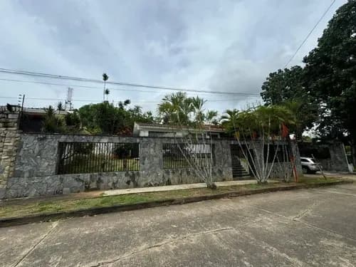 Se Vende Casa En Los Colorados, Valencia Carabobo.