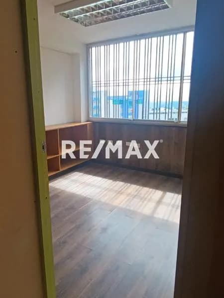 EN VENTA LOCAL EN LA AV 19 DE ABRIL