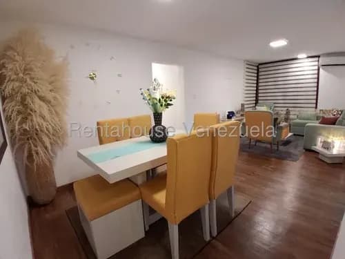 Sb Apartamento Remodelado En Los Samanes, Con Detalles Impecables De Estética. Cocina De Lujo Con Tope De Granito Y Gabinetes En Vidrio Y Madera, Sala Y Hab. Piso De Madera.
