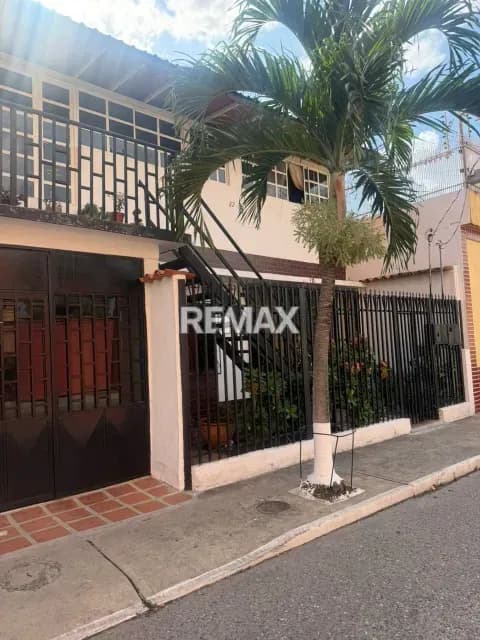 ¿Buscas una casa acogedora , a pie de calle y con todo a la mano? en el Centro este de Barquisimeto