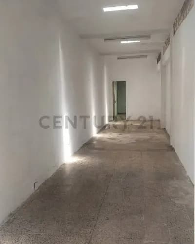 Magnifico Espacio Para Oficina, Deposito O Negocio Que Trabaje A Puerta Cerrada.