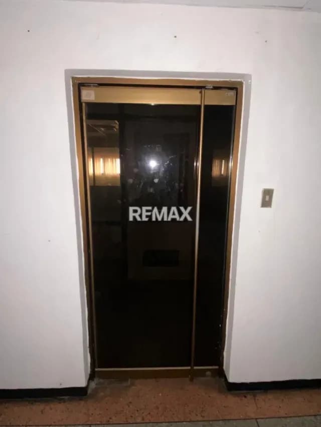 SE VENDE OFICINA AL LADO DE LA ALCALDÍA DE VALENCIA C.C. ORION