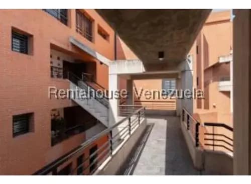 #26-17885 Amplio Townhouse En Lomas De La Trinidad