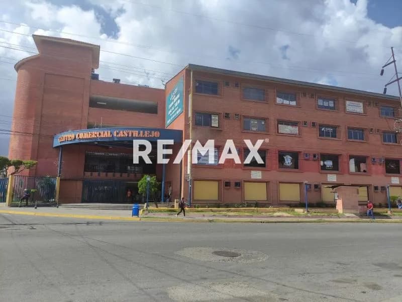 Venta de Local con Mezzanina, C.C. Castillejo, Guatire Edo. Miranda