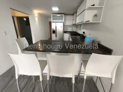 Cómodo Apartamento En Alquiler En Colinas De La Tahona 26-8742 Gf