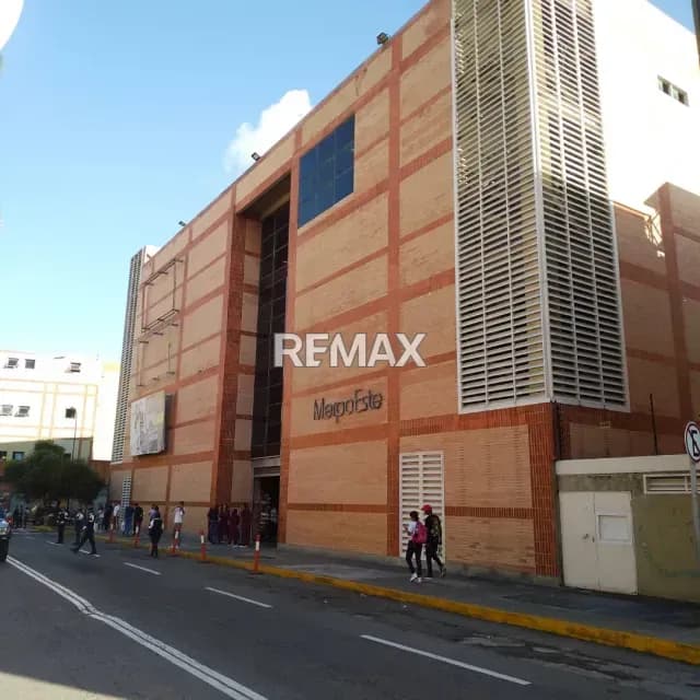 SE ALQUILA LOCAL COMERCIAL EN MERPOESTE NIVEL 3