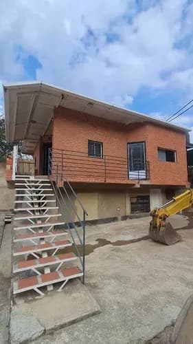 En Alquiler Amplio Terreno, Galpón De Oportunidad, Versátil Para Trabajar Varios Rubros, Con Oficina, Habitacion , Cerca Al Puente Bárbula.