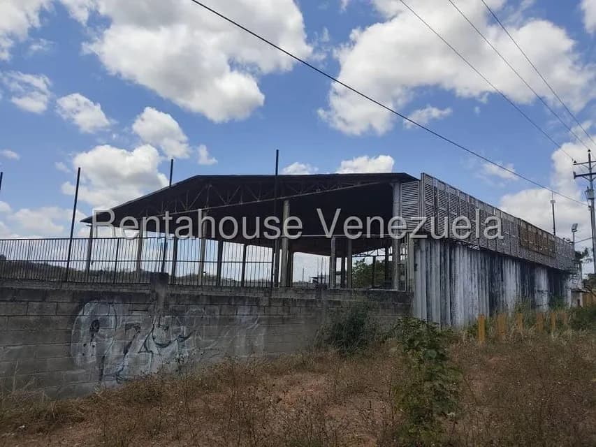 Terreno (Industrial) en Venta en La Raiza, Miranda