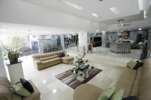 Sm Casa En Venta En Lomas De La Lagunita 26-1976 Yf