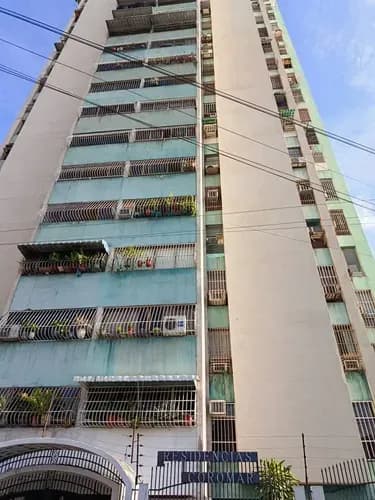 Cómodo Apto En El Centro De Maracay, Excelente Oportunidad De Inversión. Mic05