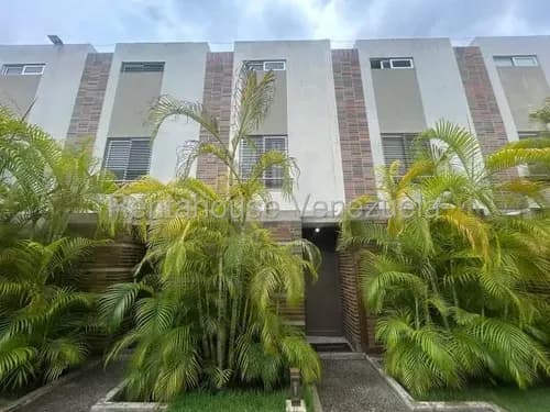 Maria Luisa Mendoza Ofrece En Venta Espectacular Tonw House En Prestigiosa Zona Del Este De Barquisimeto Contactame 2 6 4 9 5 1.