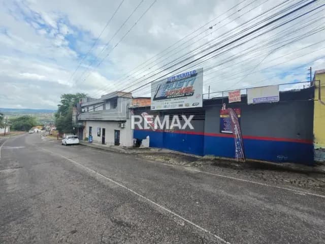Galpón comercial ubicado en la machirí, parte alta * Cuenta con una ubicación privilegiada, a pie de calle, en plena vía principal.