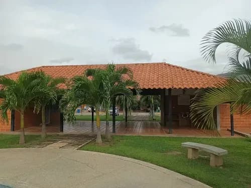 Hc Vende Hermosa Casa En El Conjunto Residencial. Valle De Oro - Los Budares San Diego 202mts2 De Construcción 4 Habitaciones 3 Baños 1/2 Baño De Visitas