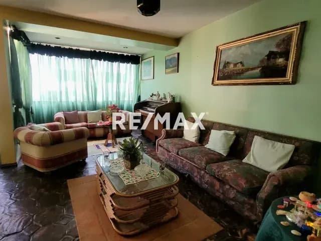 EN VENTA TOWN HOUSE URB. MIRANDA