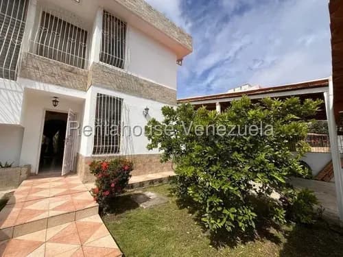 Marianny Gonzalez, Vende Hermosa Casa Quinta Urb Trinitarias Barquisimeto Lara