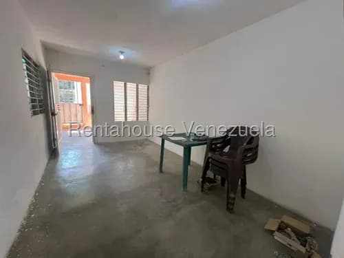 Venta En Centro Excelente Casa Con Extenso Terreno Ideal Para Uso Residencial O Comercial Barquisimeto,lara Rc