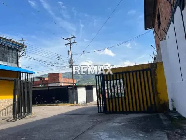 VENTA DE PARCELA CALLE GIRALUNA URBANIUZACION PUERTA DORADA LA MACHIRI