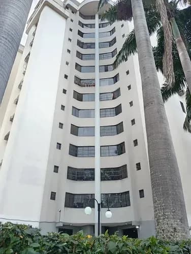 Apartamento En Venta En Urbanización De Naguanagua | 105m2 | Pozo Profundo De Agua | Amoblado (e&m)