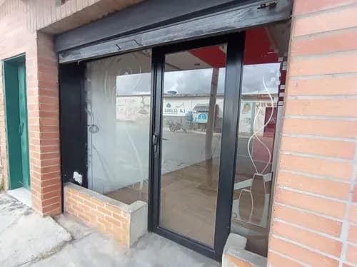 Argenis Machado* Aquila Amplio Local Comercial Con Ubicación Estrategica En Cabudare Sector Almarriera.
