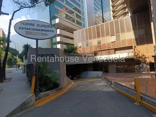 Sq. Oficina En Alquiler En Campo Alegre Remodelada, Con Despachos Independientes Y Seguridad D26-21147s