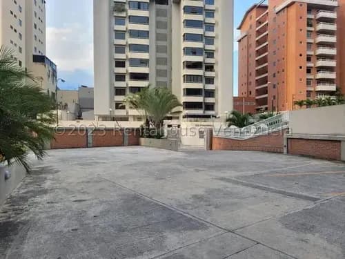 Apartamento Remodelado En Guatire, Buenaventura. Cd 23-29499 Lla